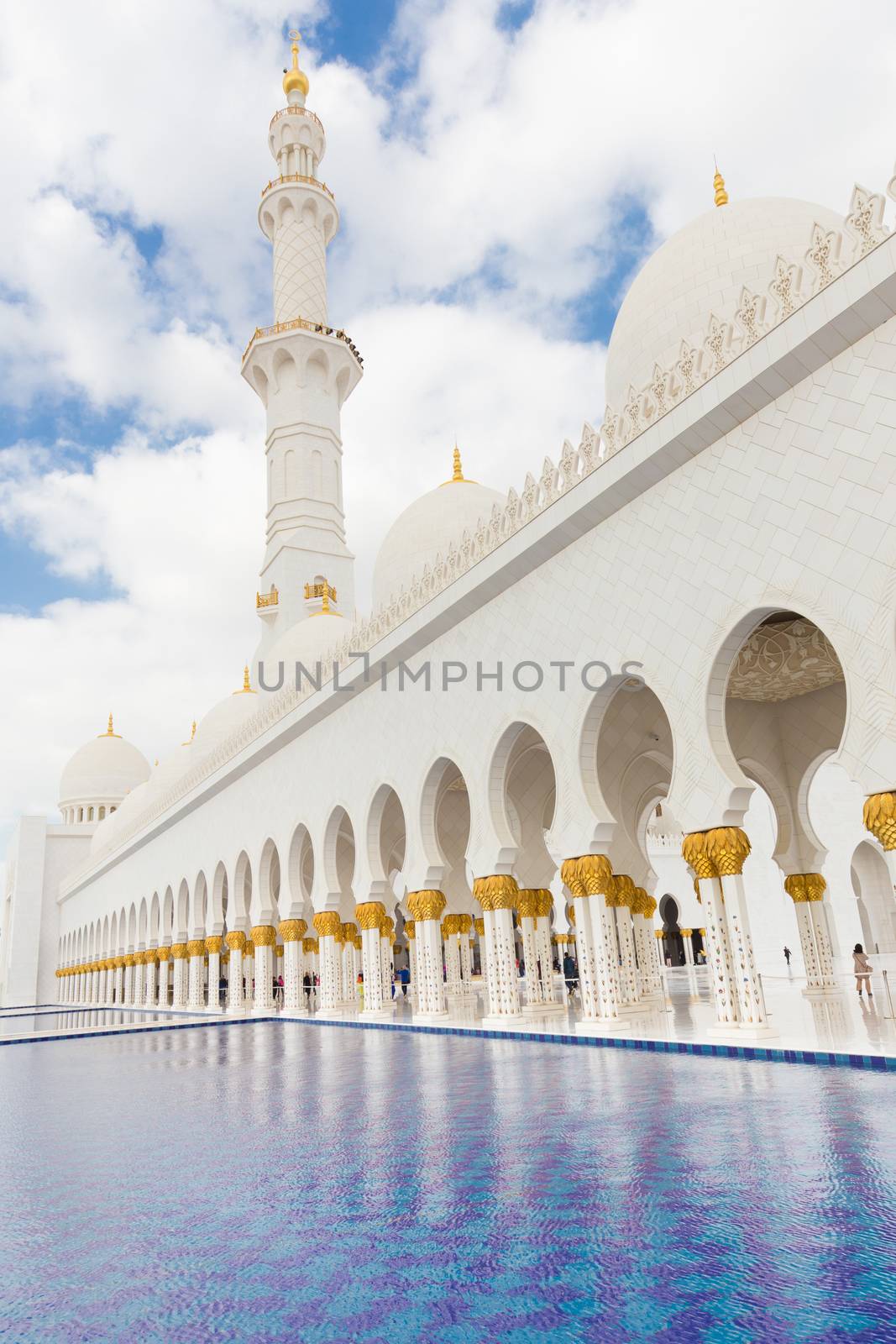 Sheikh Zayed Grand Mosque, Abu Dhabi, United Arab Emirates. by kasto