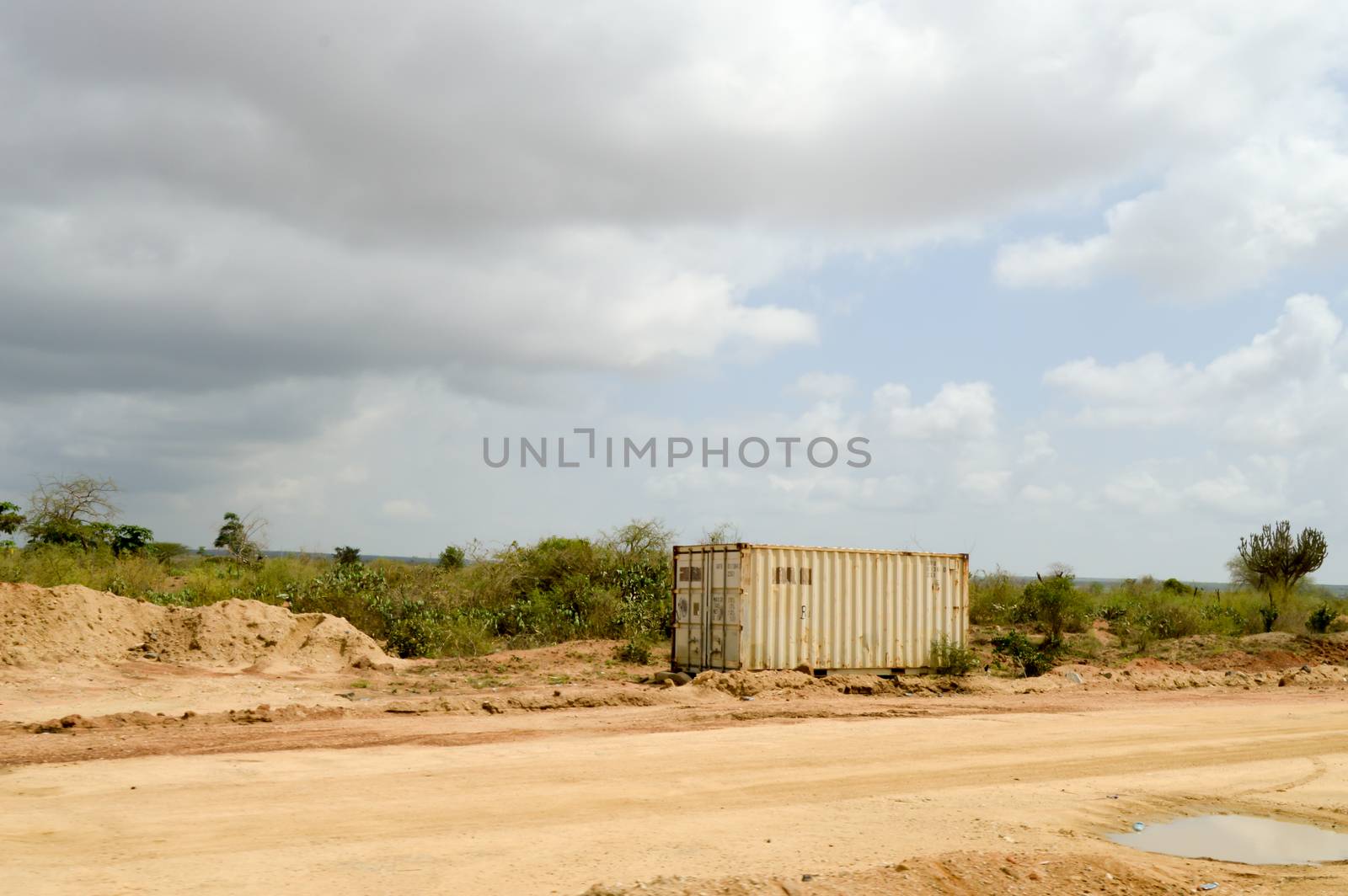 White container isolated by Philou1000