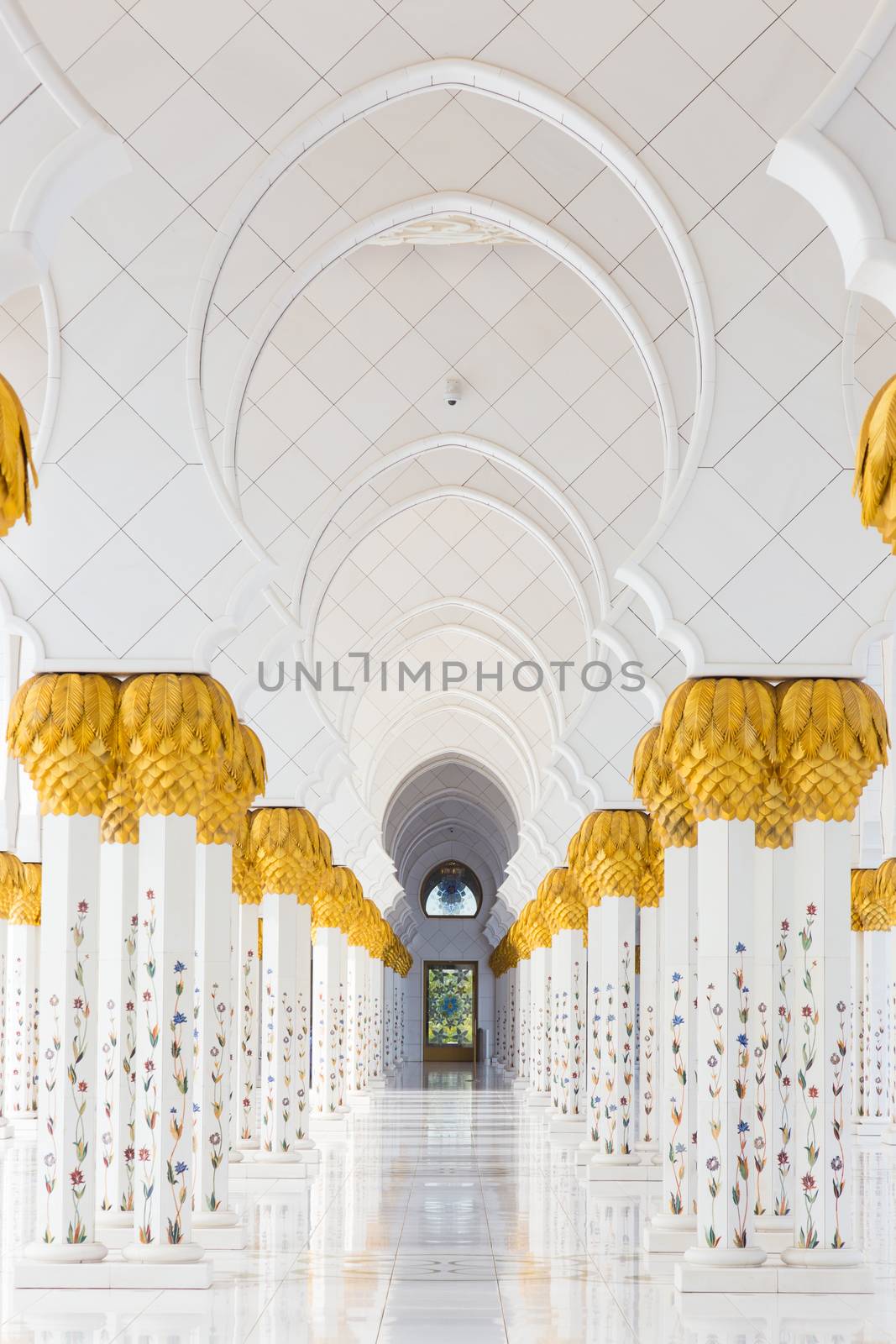 Sheikh Zayed Grand Mosque, Abu Dhabi, United Arab Emirates. by kasto