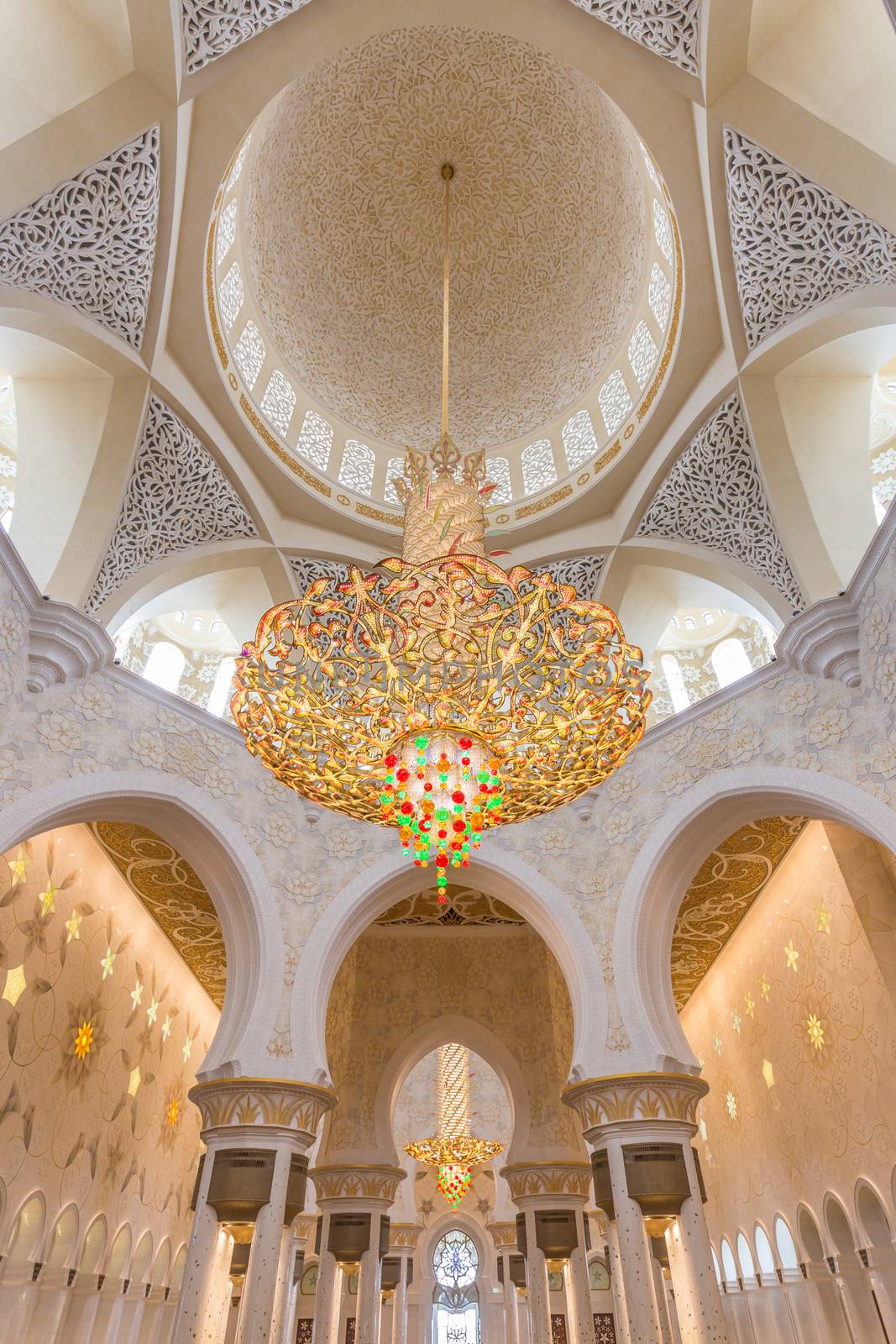 Interior of Sheikh Zayed Grand Mosque, Abu Dhabi, United Arab Emirates. by kasto