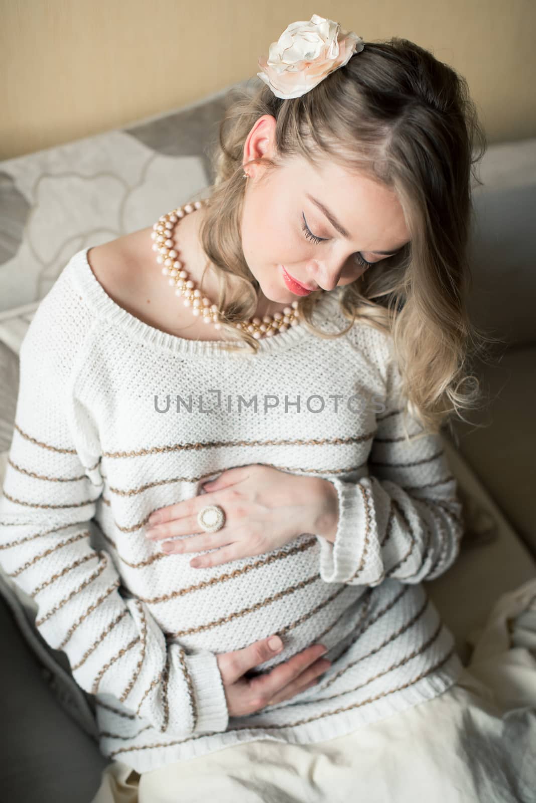 Portrait of a pregnant woman in the room
