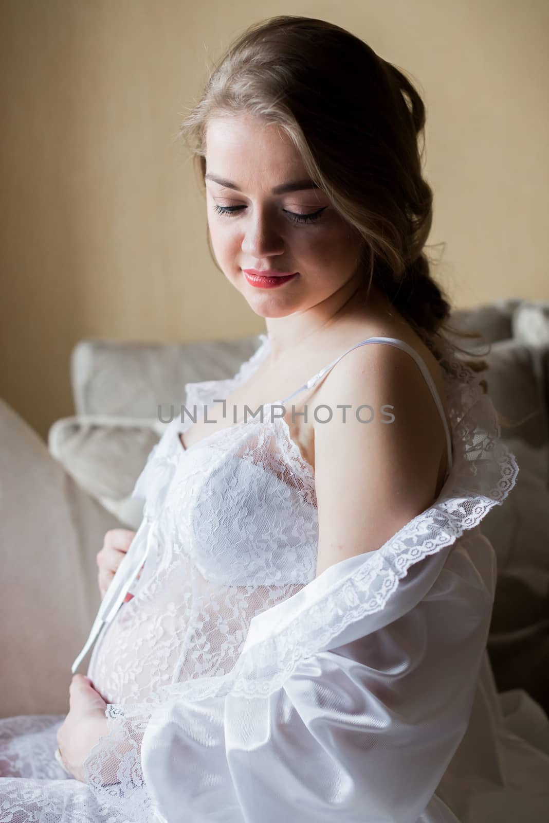 Portrait of pregnant woman by okskukuruza