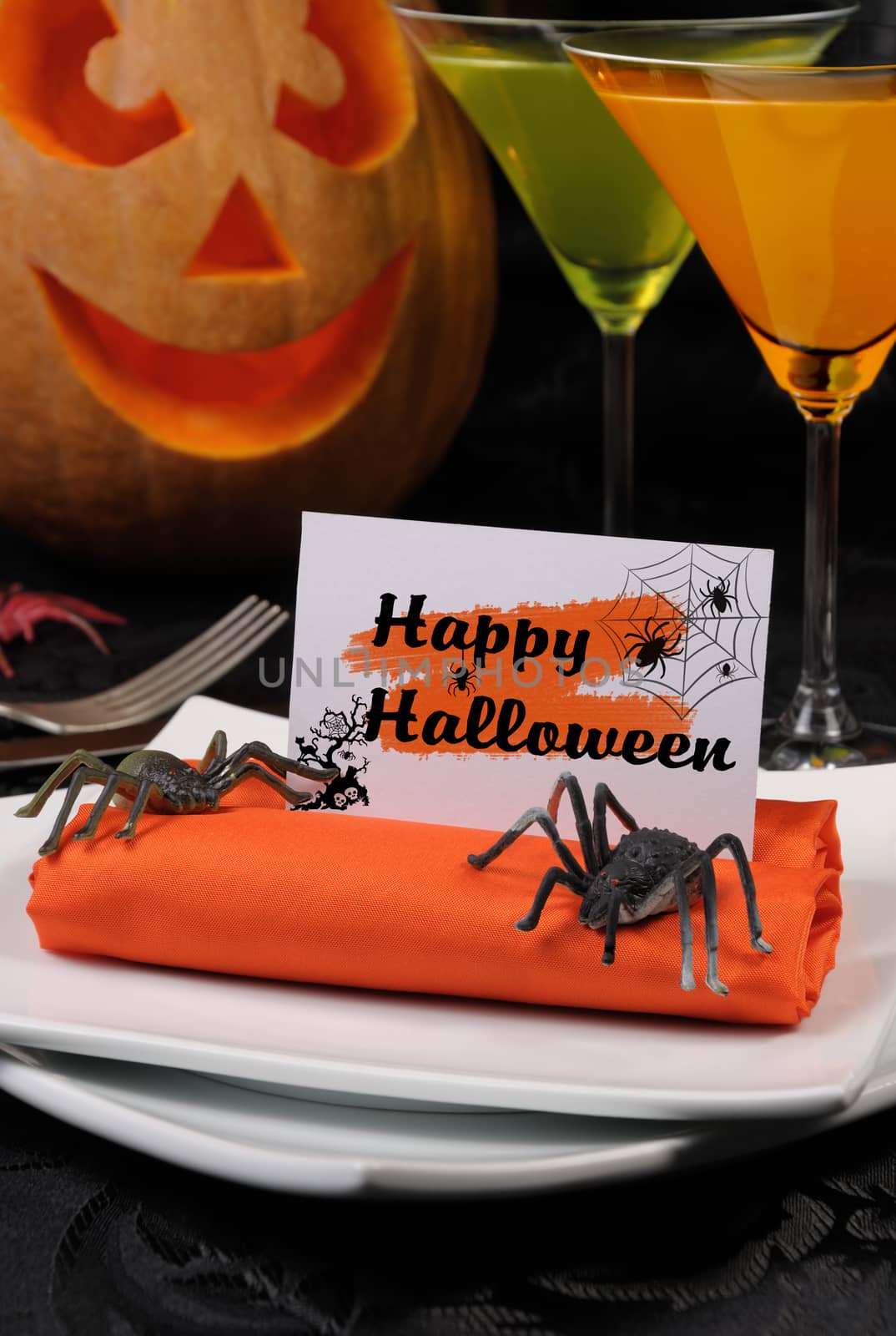 How to lay out and decorate decorative napkin on Halloween