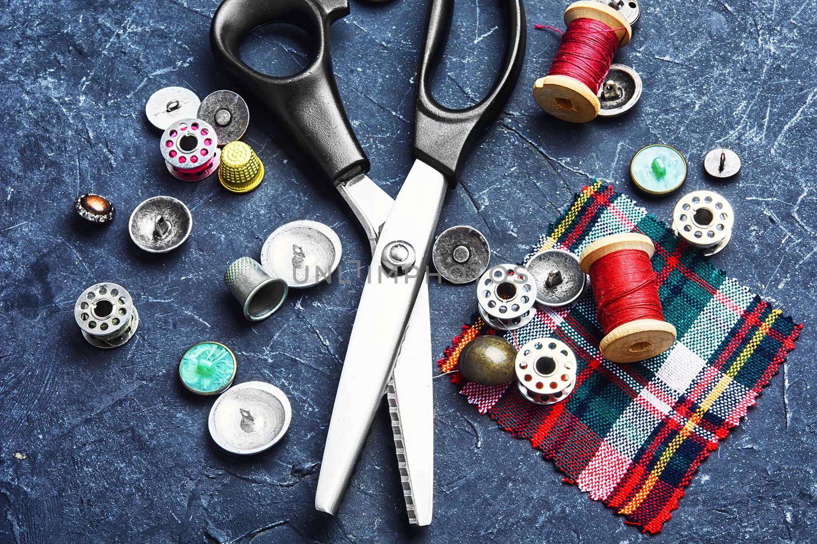 Scissors for cutting fabrics,patterns, fabrics,thread and buttons.Top view