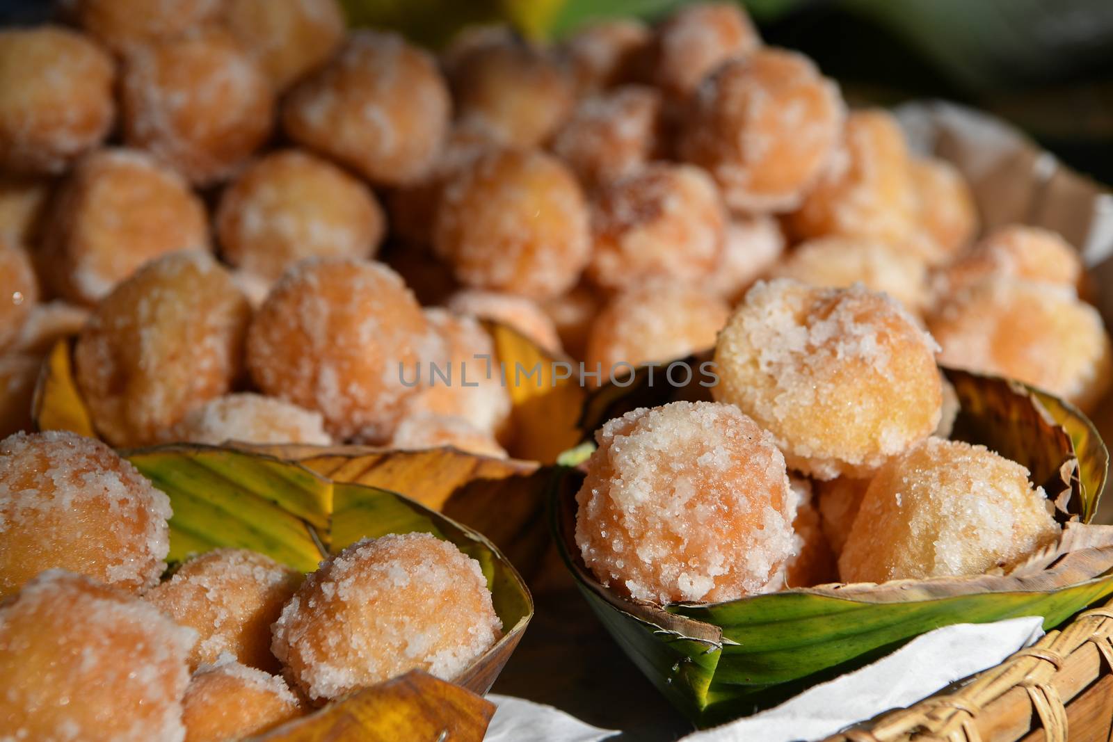 Candy Akehgss, Thai traditional dessert. A dessert made of fried dough, filling made with steamed green beans sautéed with pepper, tumble dry brown circular.