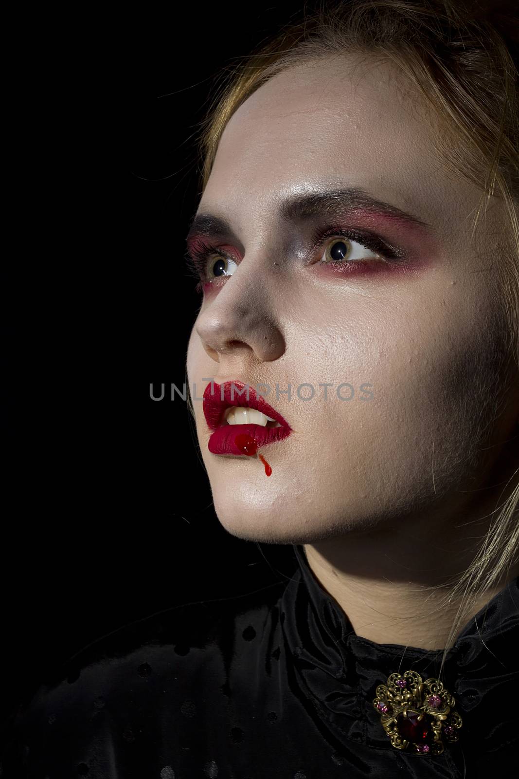 Young girl vampire by VIPDesignUSA