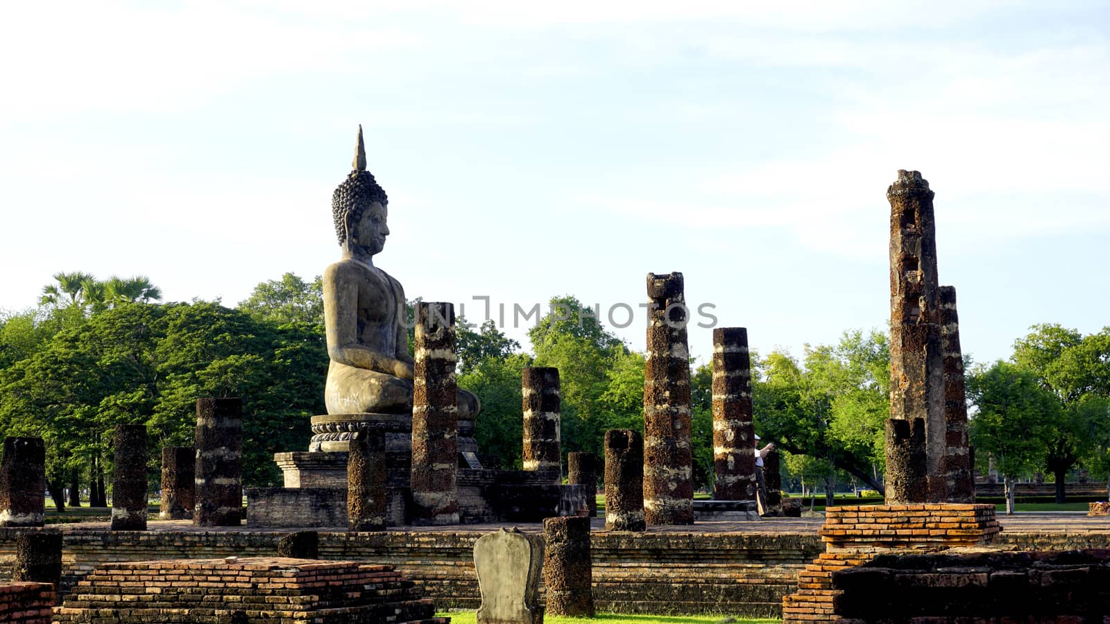 Historical Park Wat Mahathat temple bhudda statue in Sukhothai world heritage