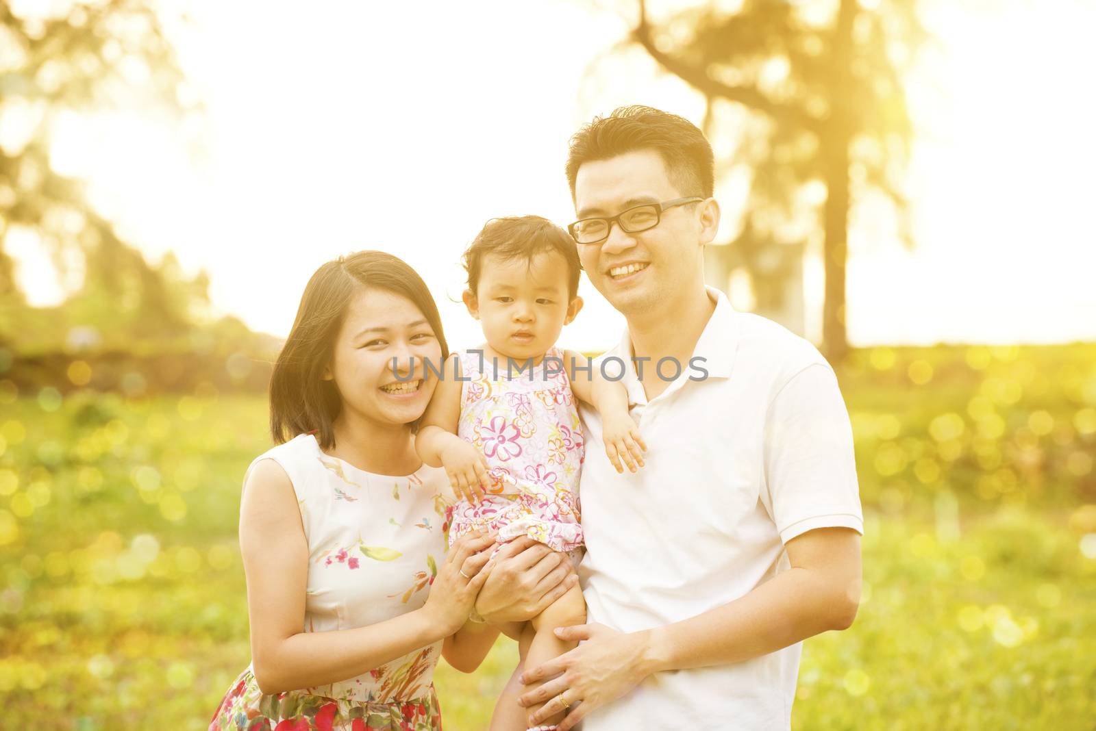 Family portrait at outdoor sunset by szefei