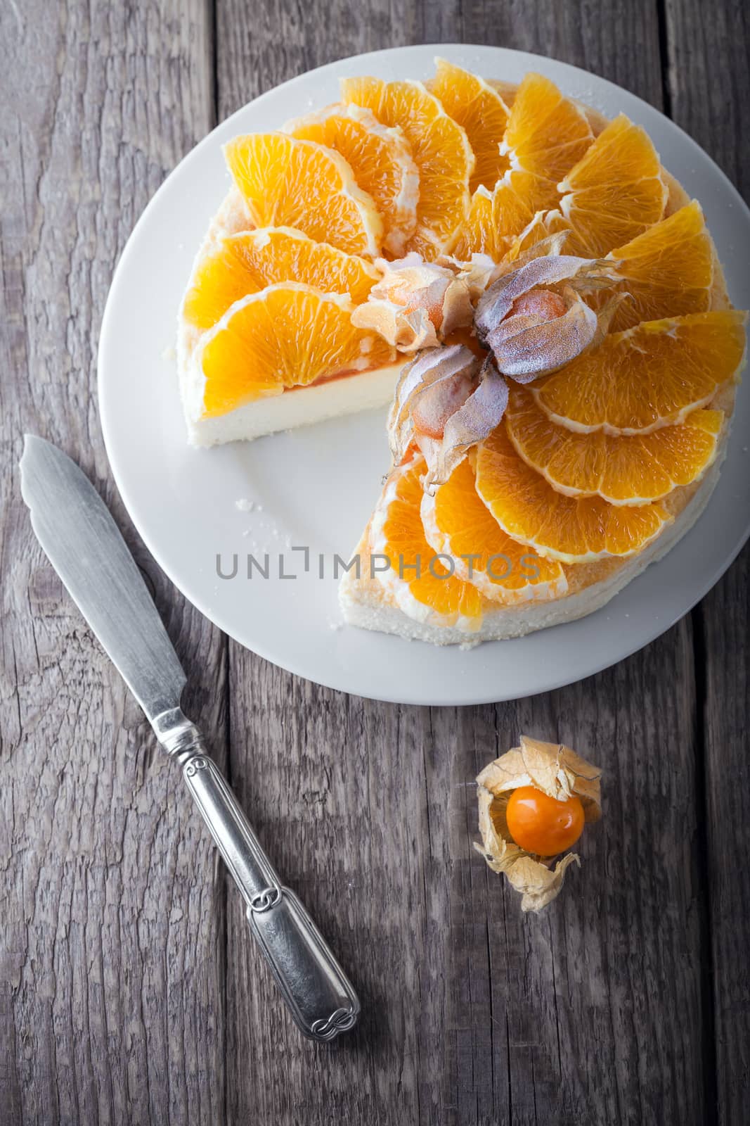 Cheesecake decorated with oranges and physalis by supercat67