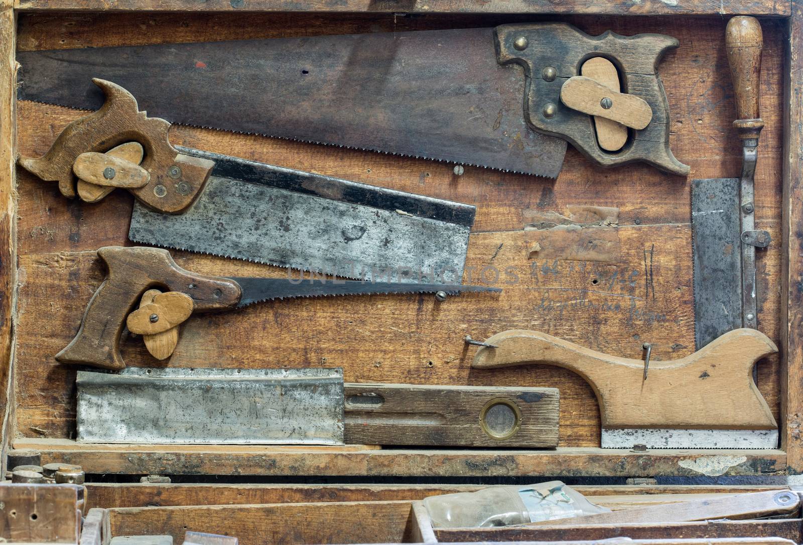 Detail of the set of various hand saws