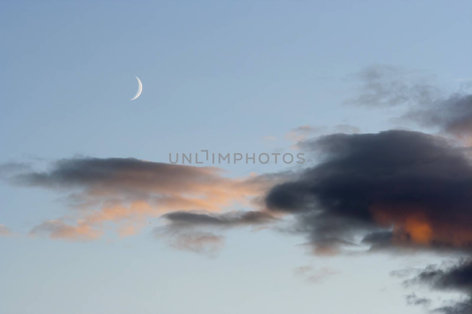 Crescent of the moon by Mibuch