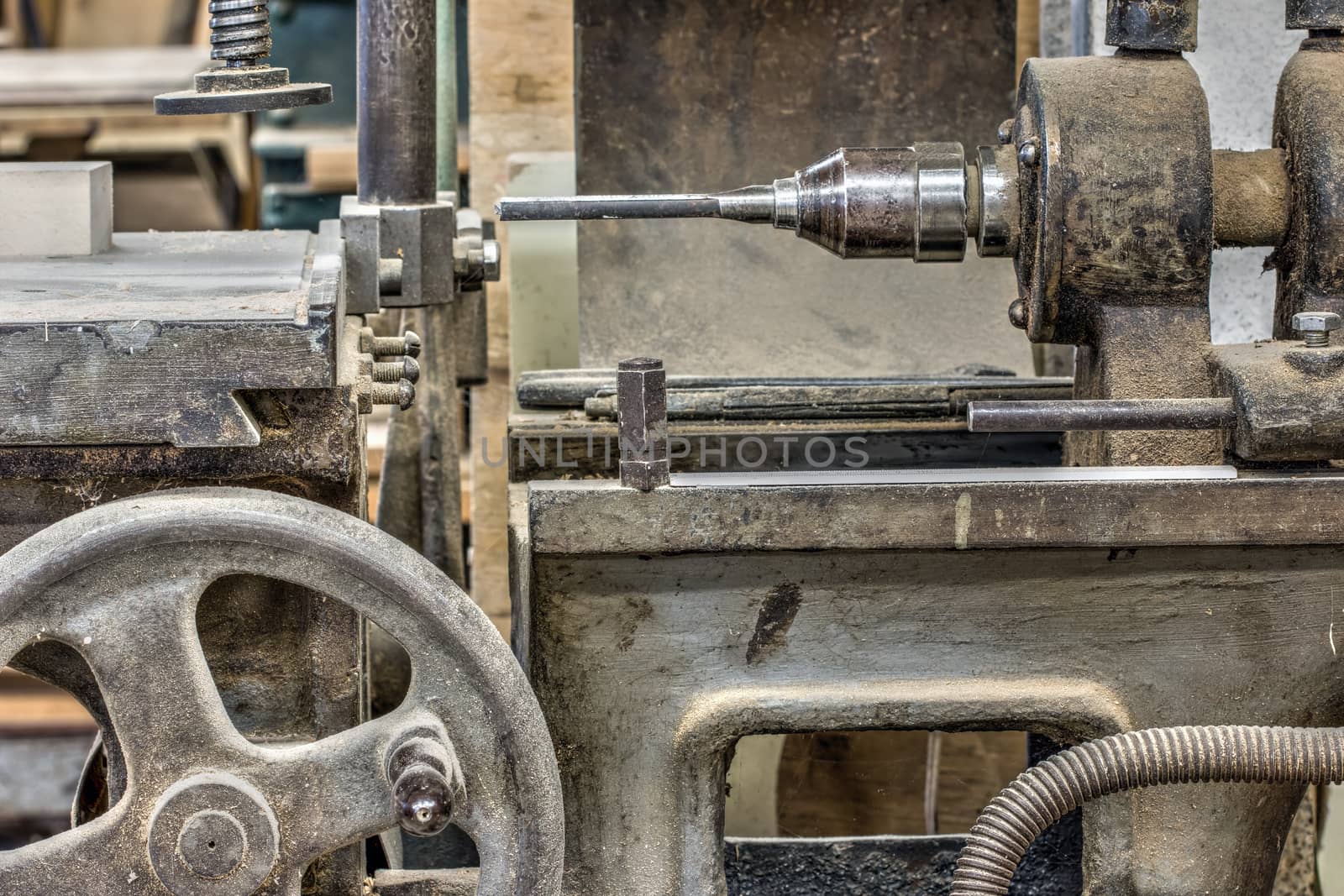 Detail of the old and used hole cuttern in the carpentry workshop