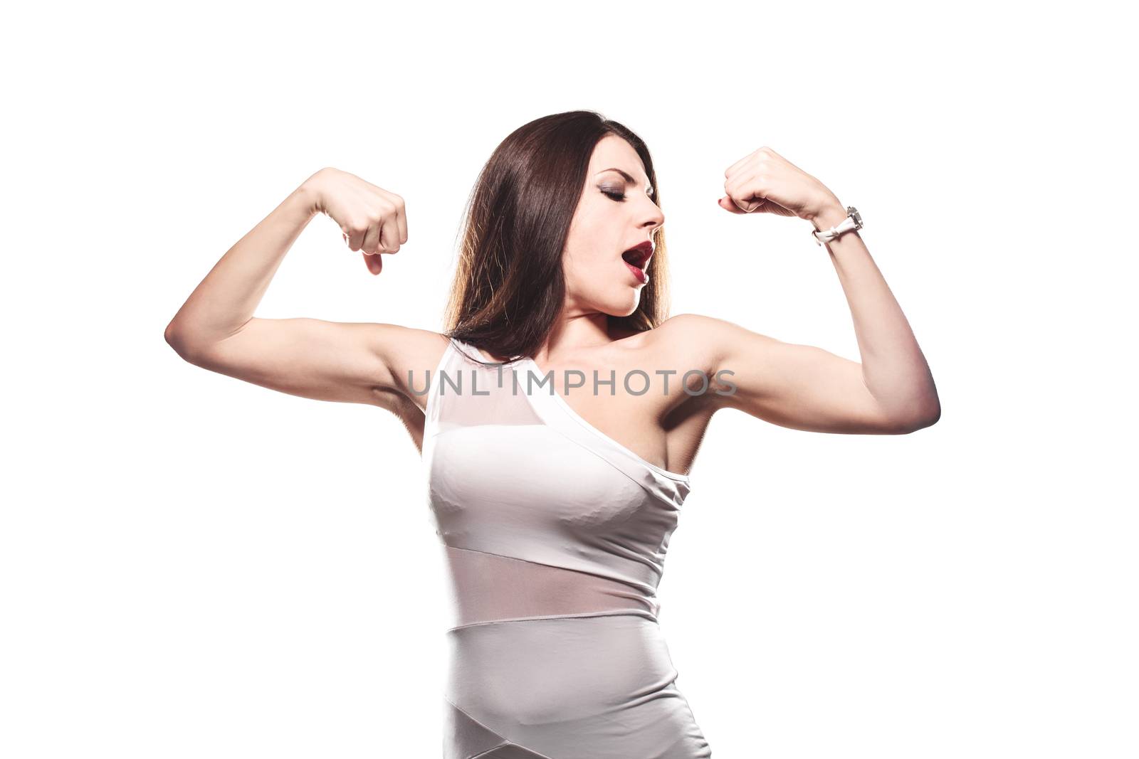 girl showing muscles by kokimk