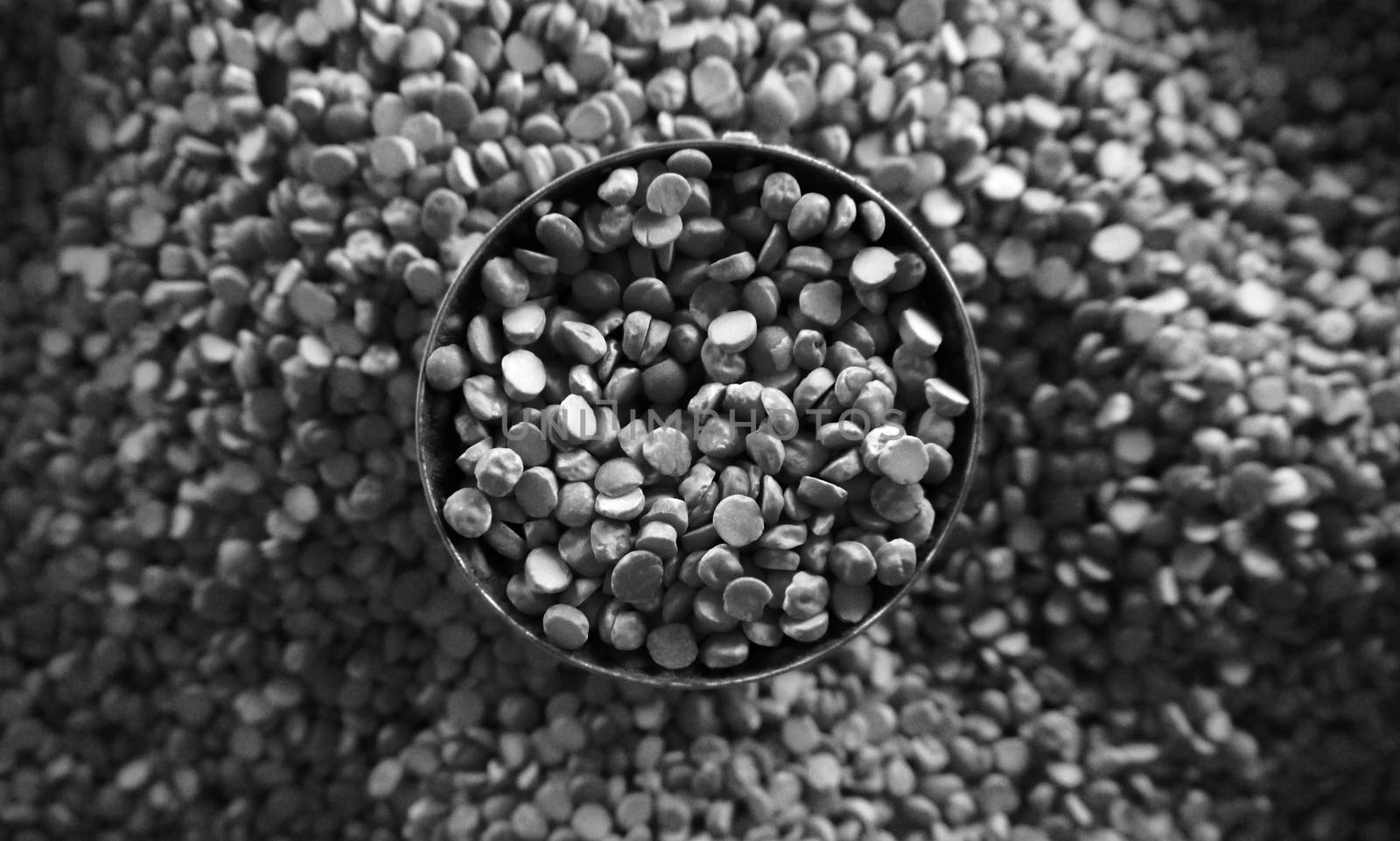 BLACK AND WHITE PHOTO OF CUP OF CHICK PEA