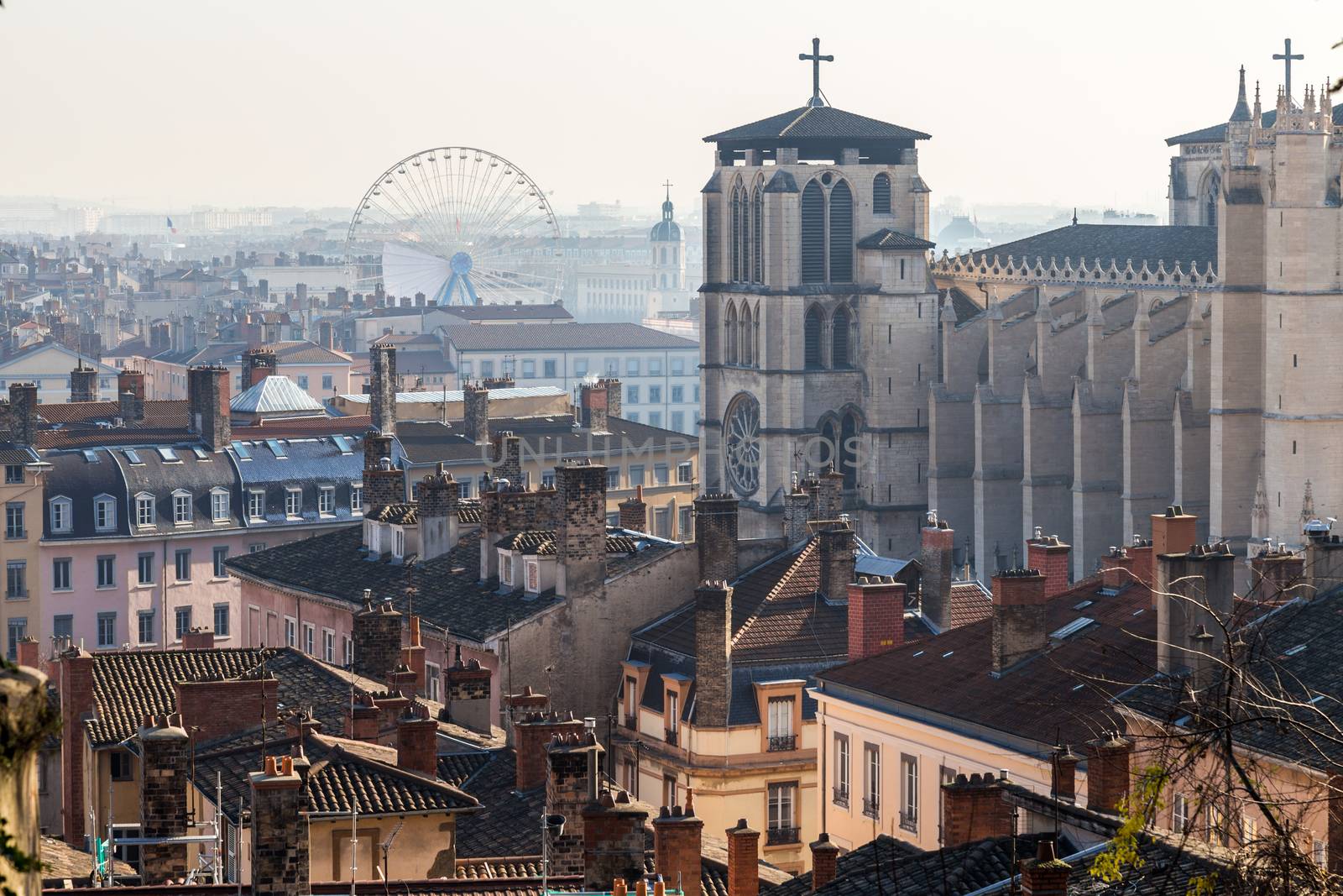 Cathedral surrounded by houses with a view on there roofs