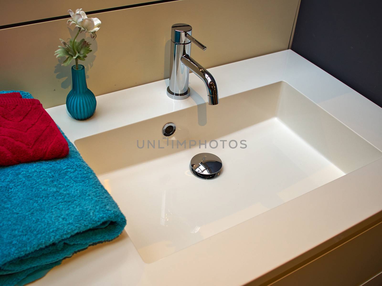 Beautiful Modern Bathroom in Luxury New Home by Ronyzmbow