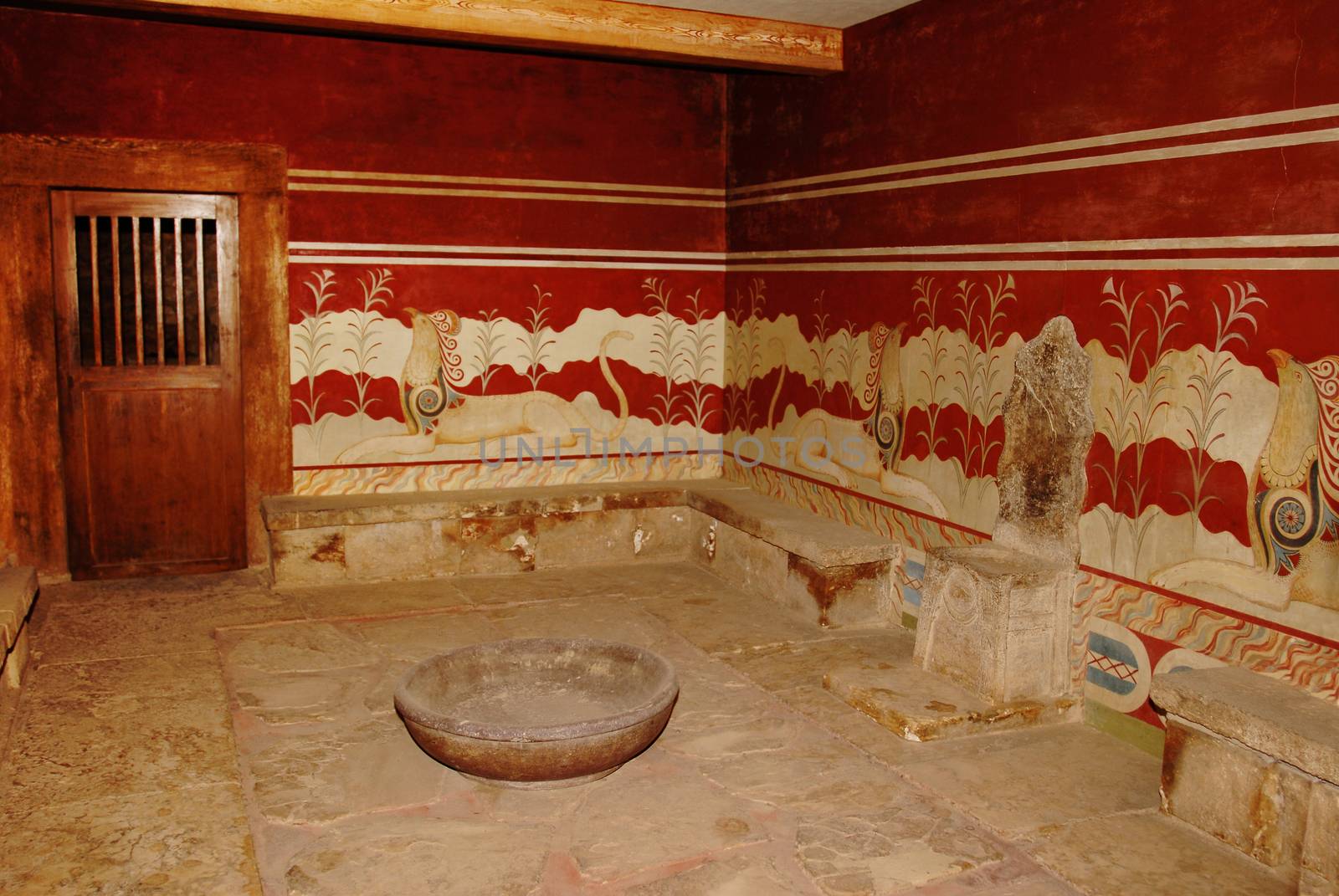 part of room in Knossos palace by ssuaphoto