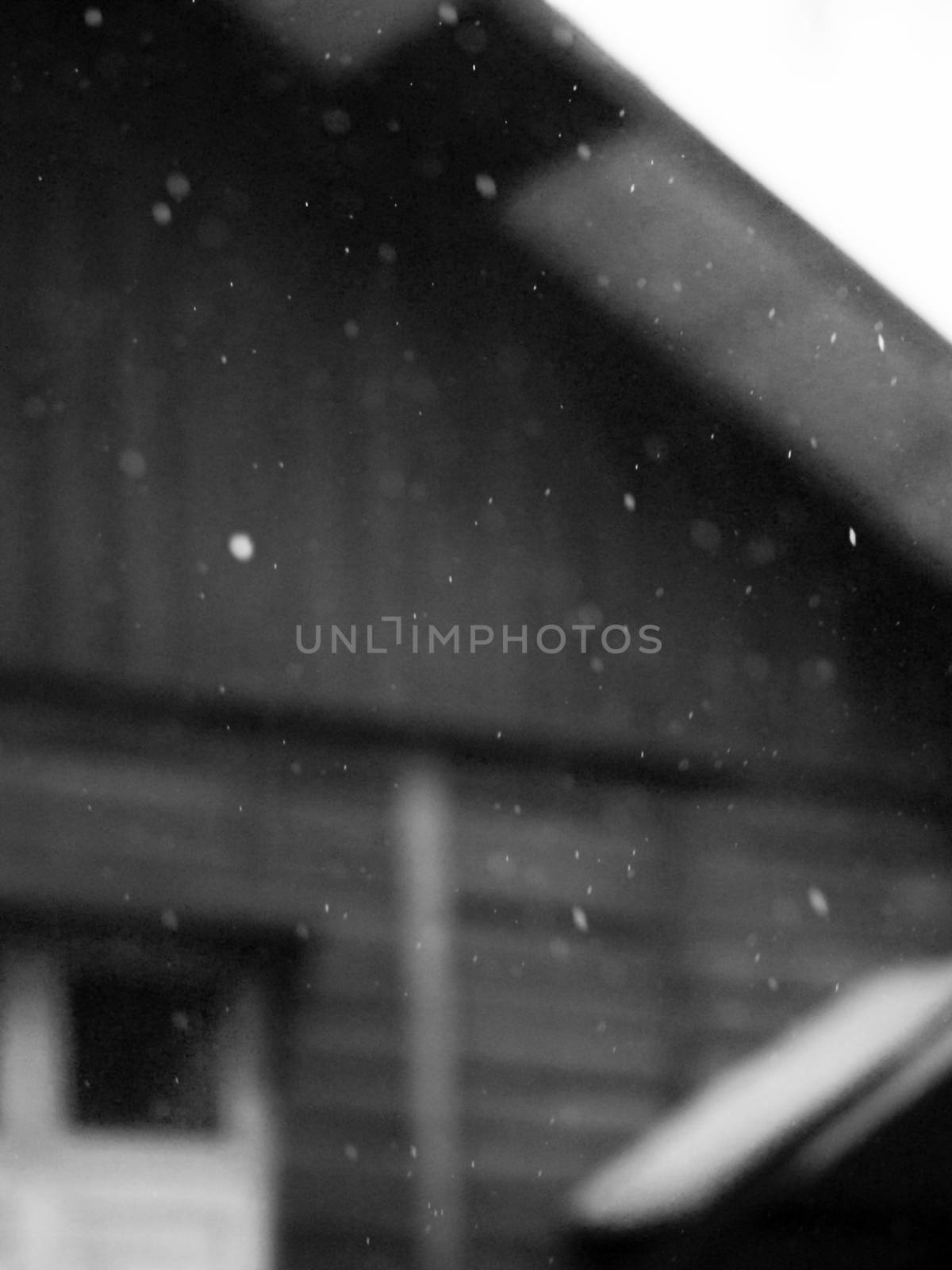 BLACK AND WHITE PHOTO OF BLURRY SHOT OF RAINDROPS