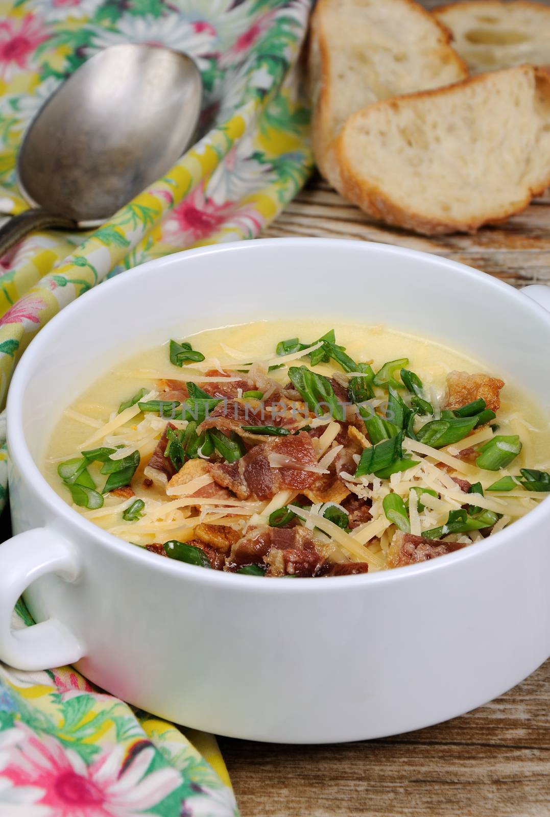 Creamy Loaded Baked Potato Soup with Bacon and Cheese,green onions