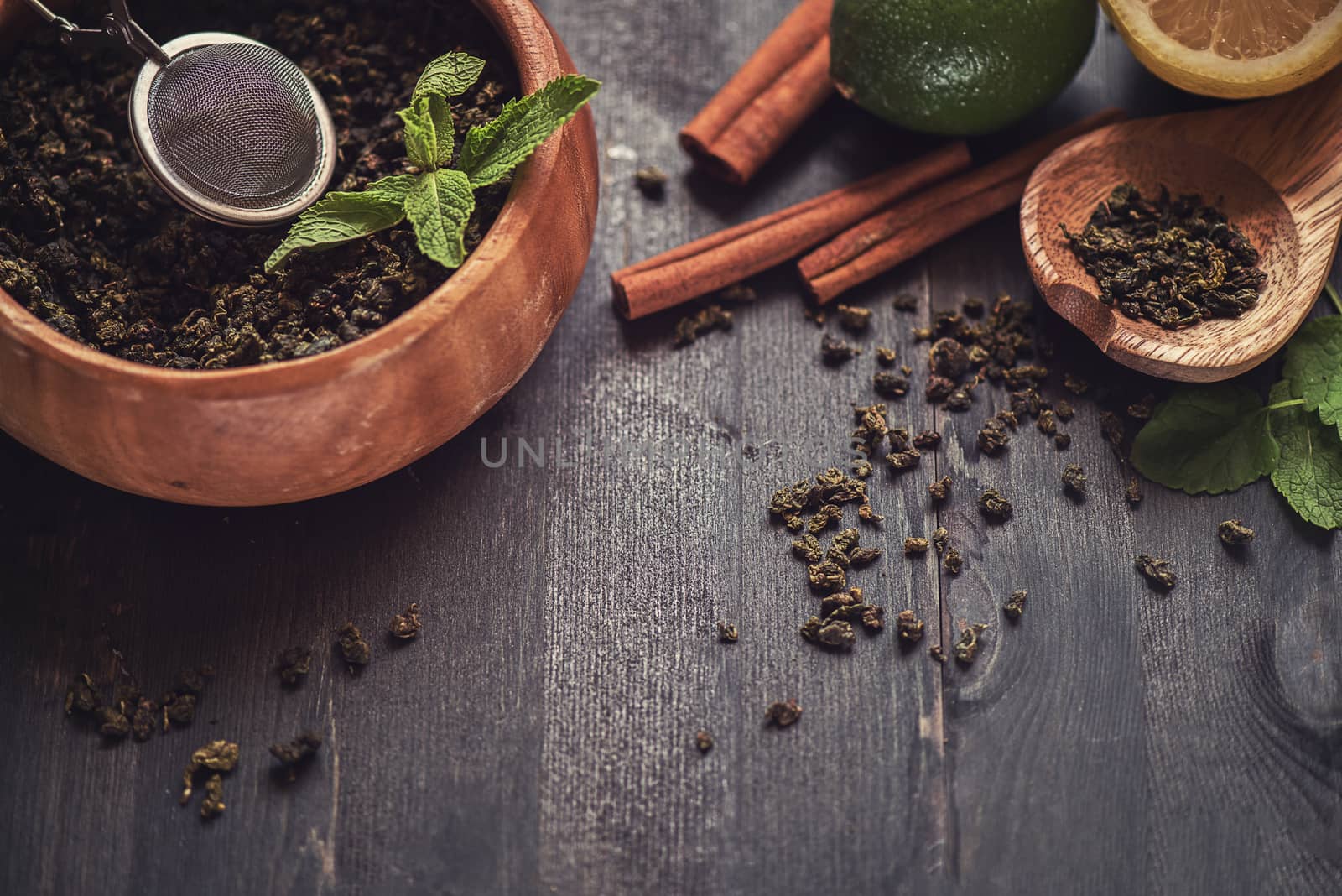 tea composition with cinnamon sticks, lemons
