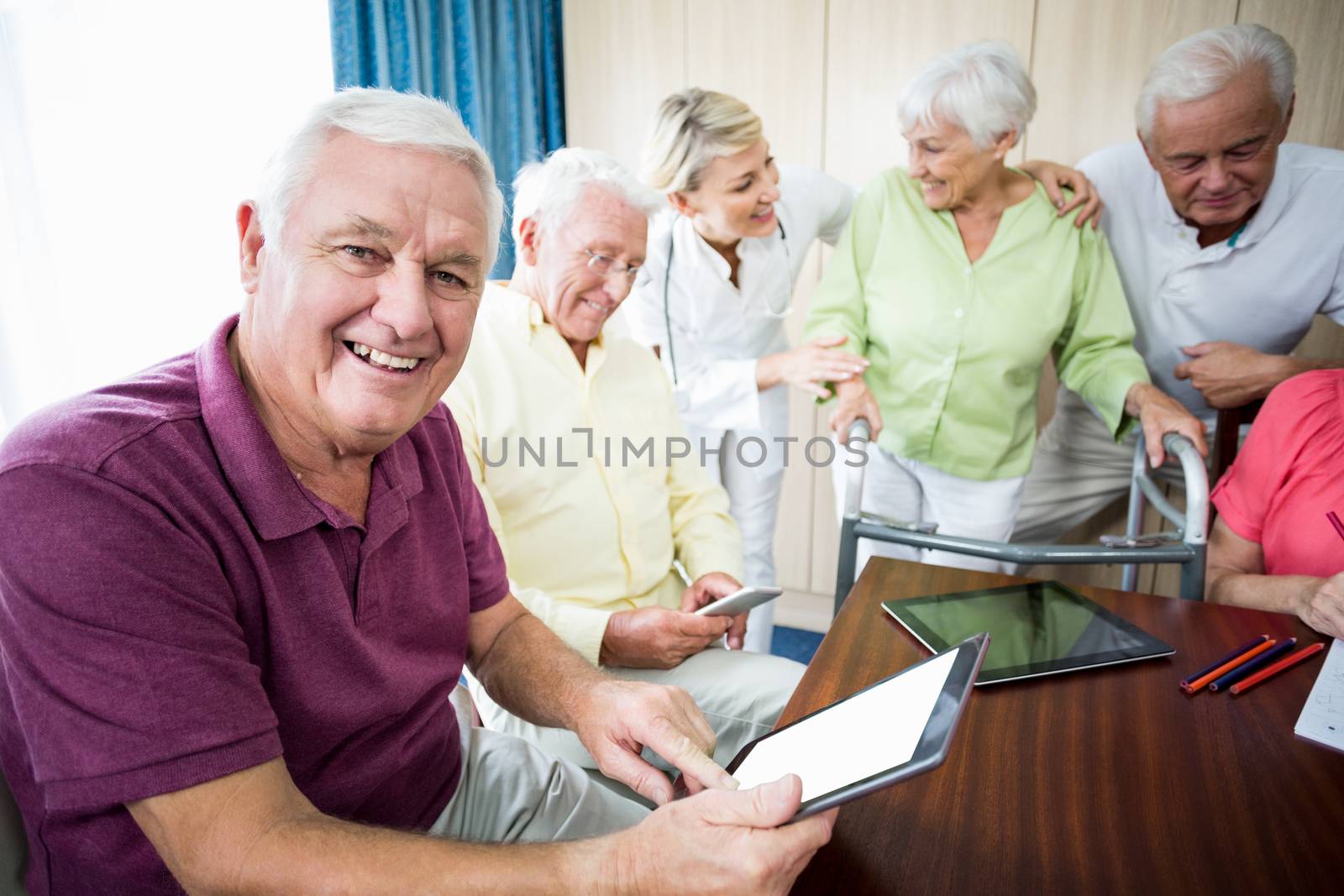 Seniors using technology by Wavebreakmedia