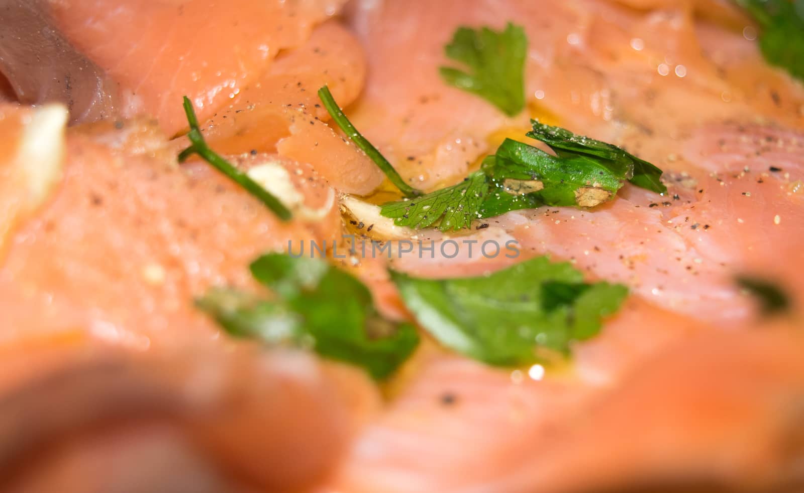 Smoked salmon seasoned with lemon and spices