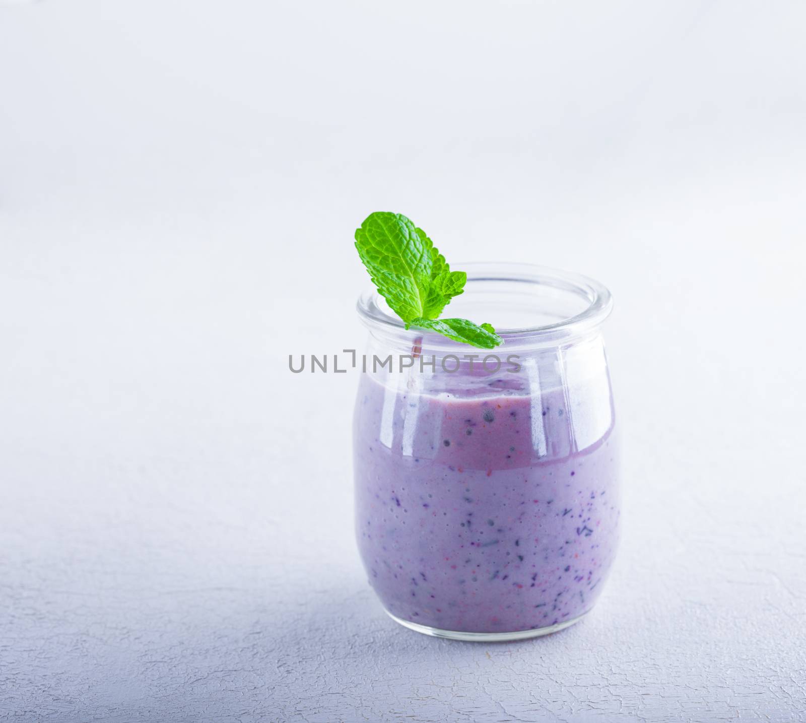 Delicious blueberry yoghurt smoothie by supercat67