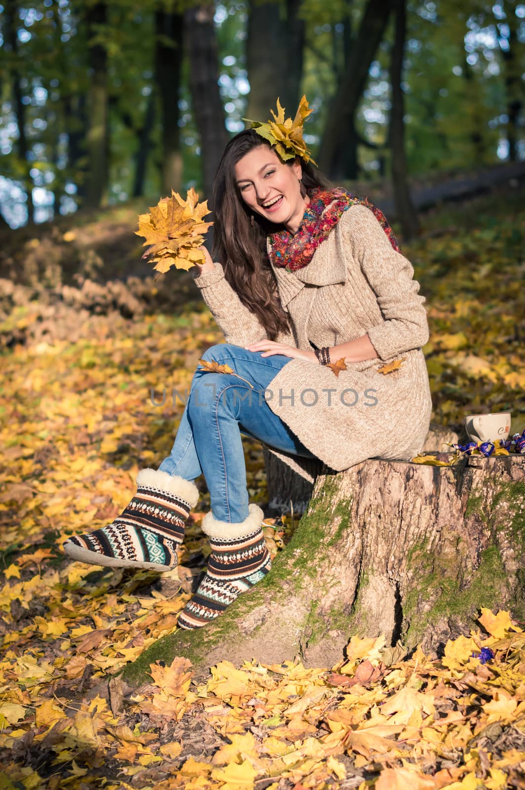 girl in autumn Park with leaves in the hands