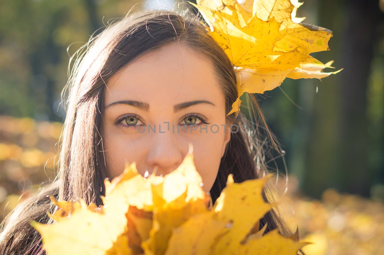 Portrait of girl in autumn Park by okskukuruza