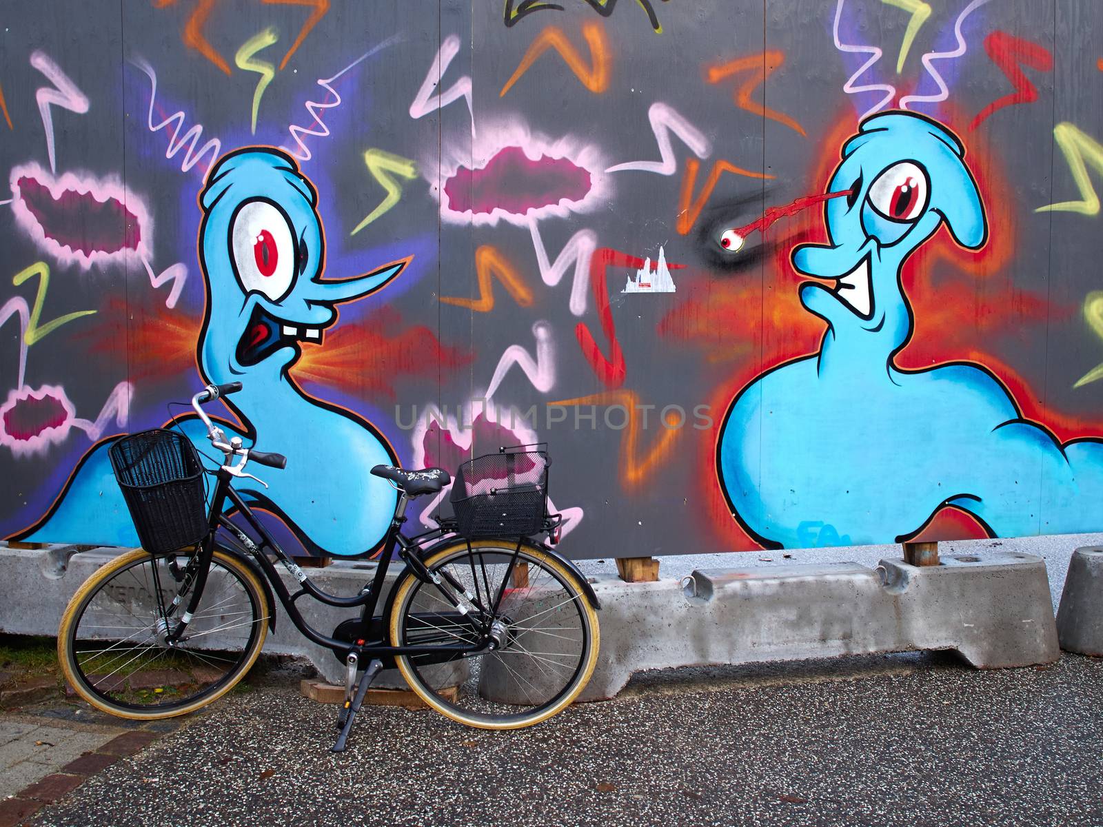 Urban scene classical bicycle bike in front of a Graffiti wall by Ronyzmbow