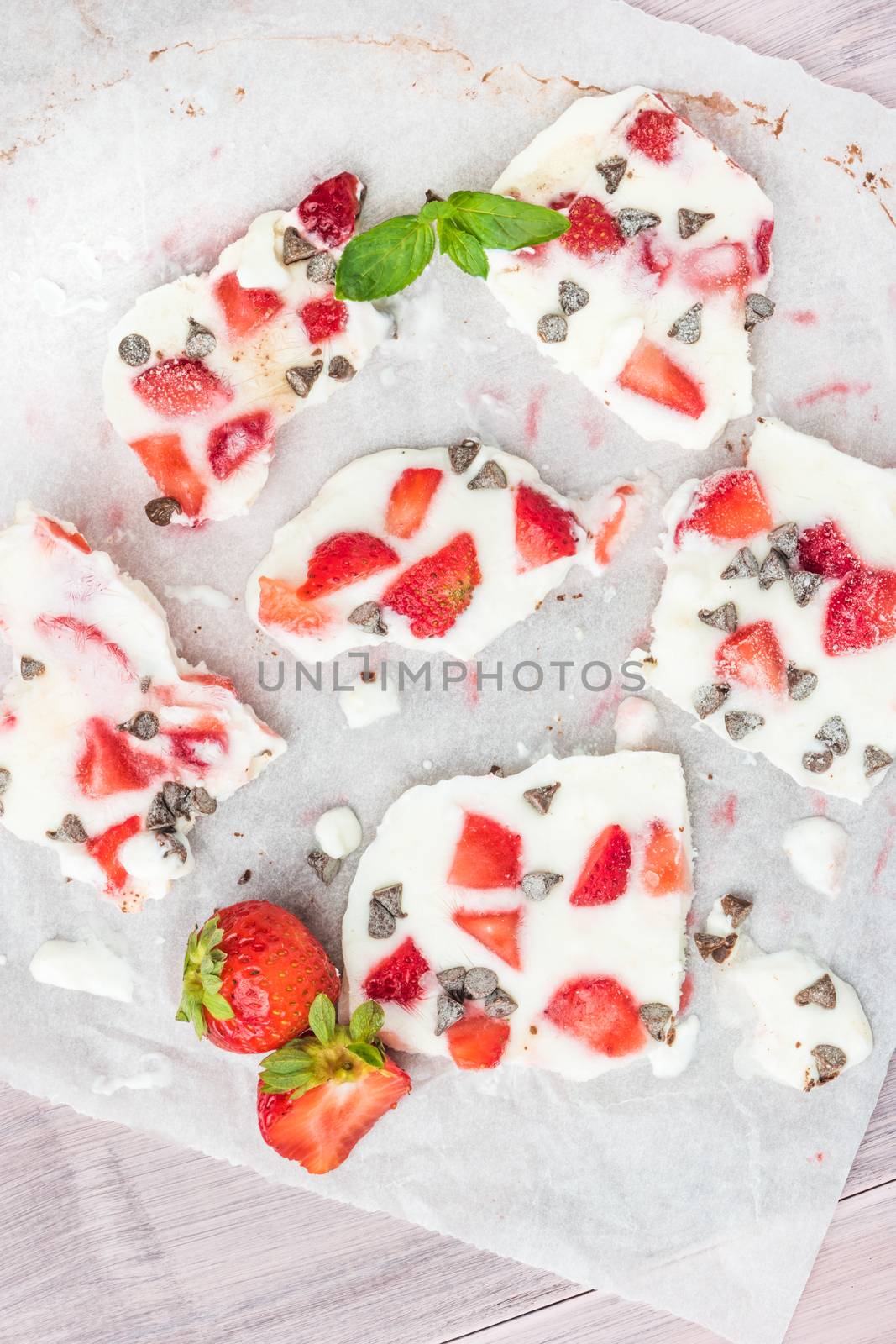 Homemade healthy frozen strawberry yogurt bark. by AnaMarques