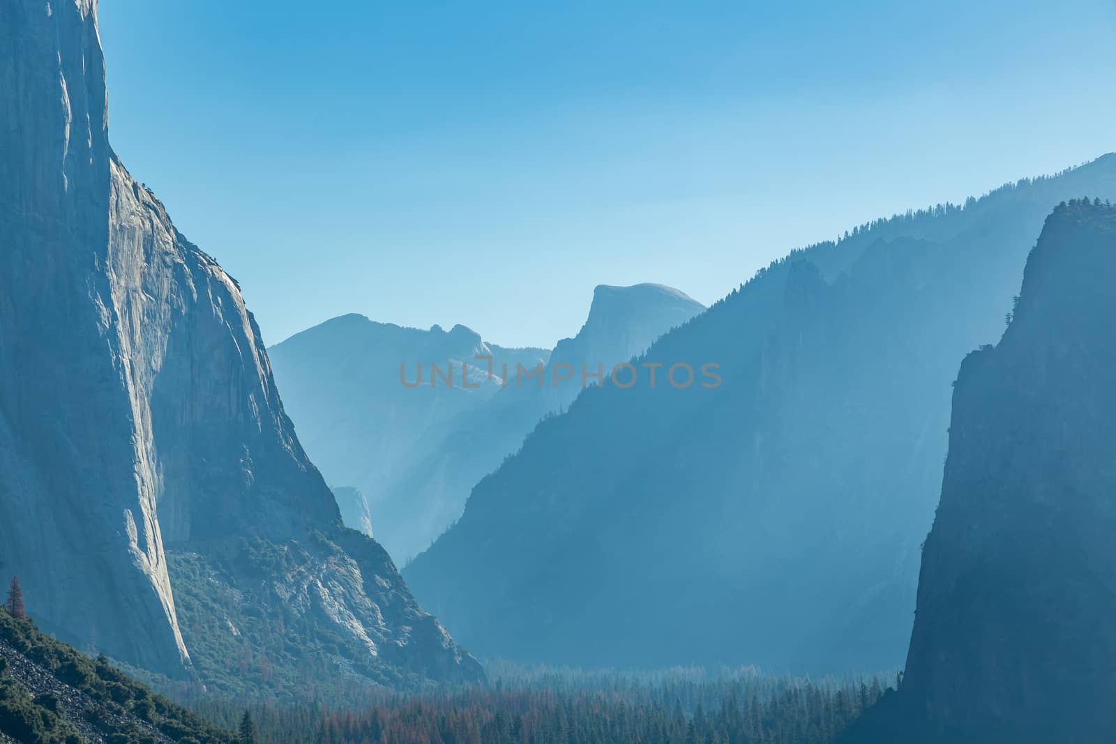 Tunnel View Yosemite by adifferentbrian