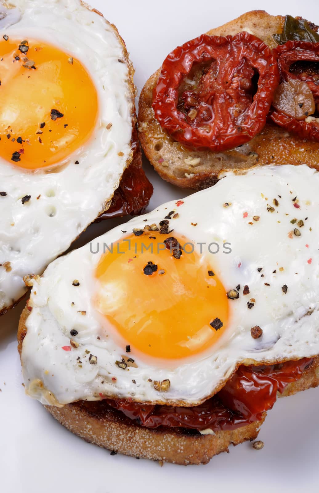 Sandwich with slices of dried tomatoes and egg flavored spices 