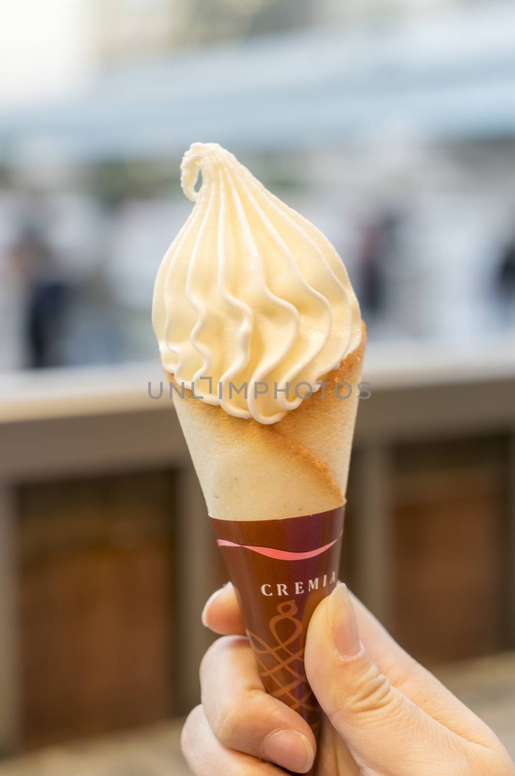  hand holding a creamy ice cream cone