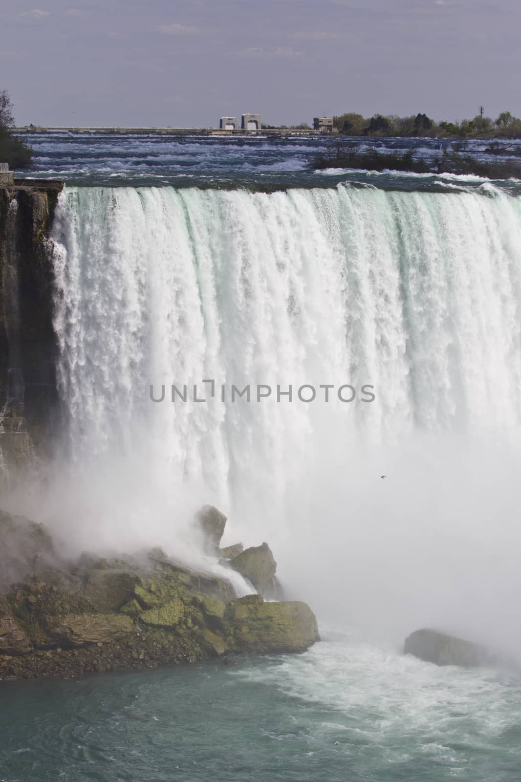 Beautiful picture with the amazing Niagara falls by teo