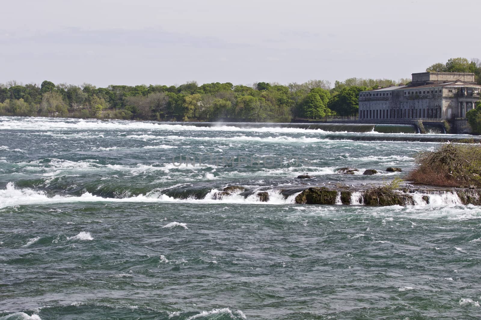 Beautiful picture of the river right before the amazing Niagara falls by teo