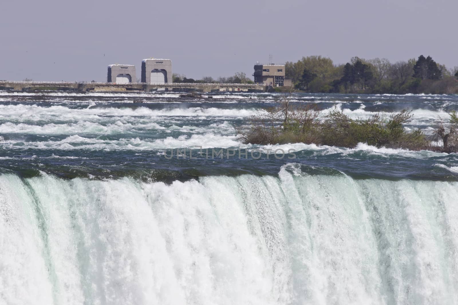 Beautiful picture with the amazing Niagara falls by teo