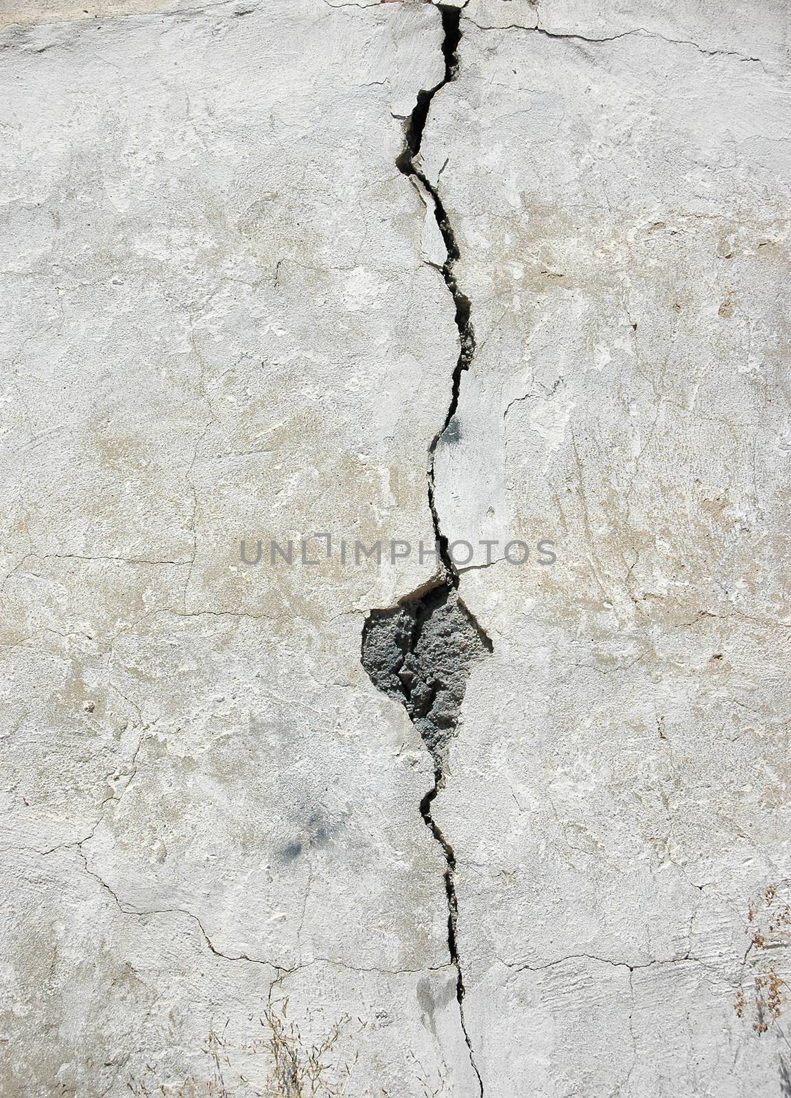 crack in old wall by timonko