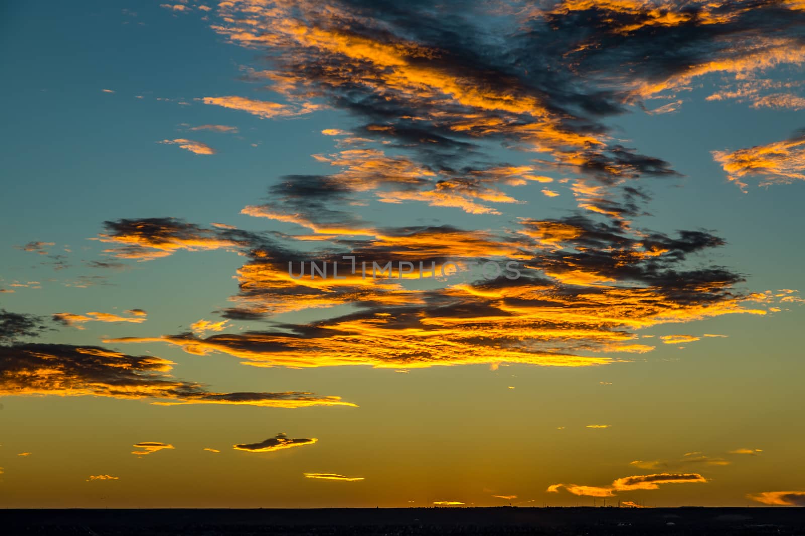 Evening sky over Albuquerque by adifferentbrian