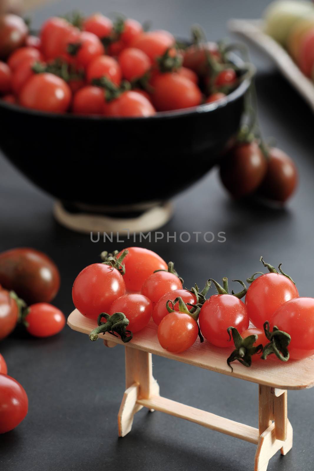 Collect of tomatoes, cheap food anticancer by xuanhuongho