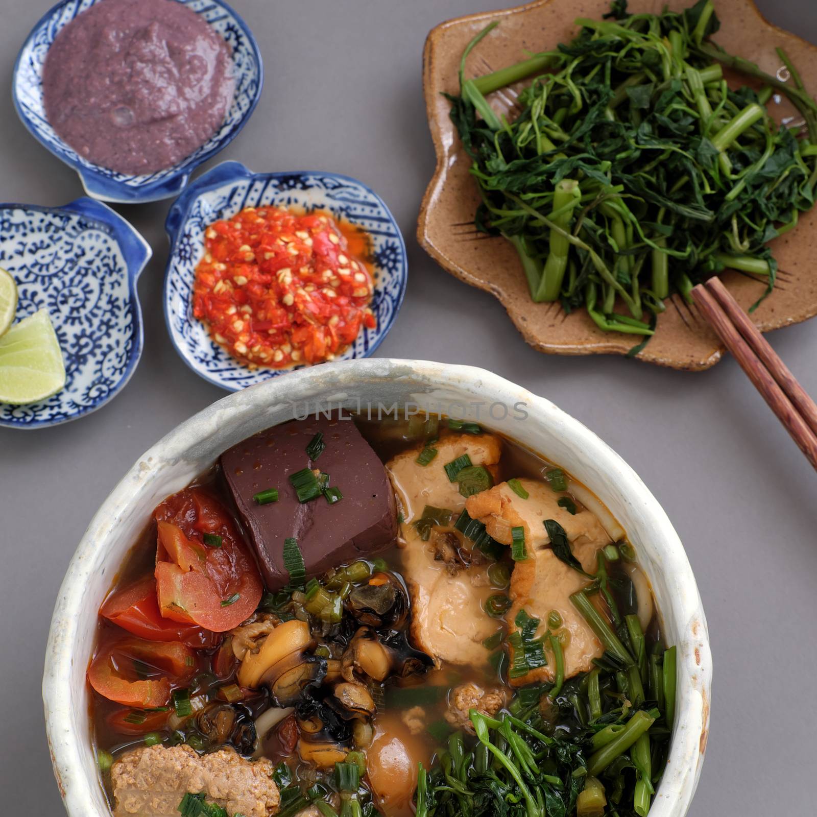 Vietnamese food, bun rieu and canh bun by xuanhuongho