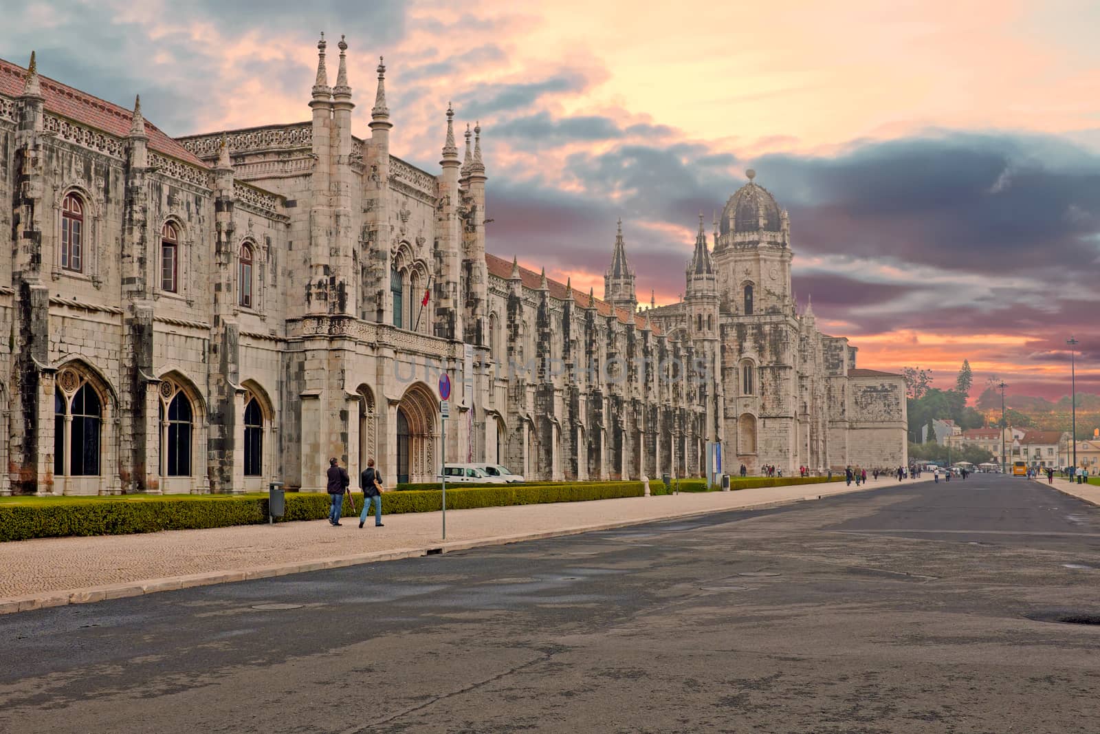 The Monastery of St. Jeronimos, is one of the most famous monuments in Portugal, built in the manueline style. It is located in Lisbon , Portugal
