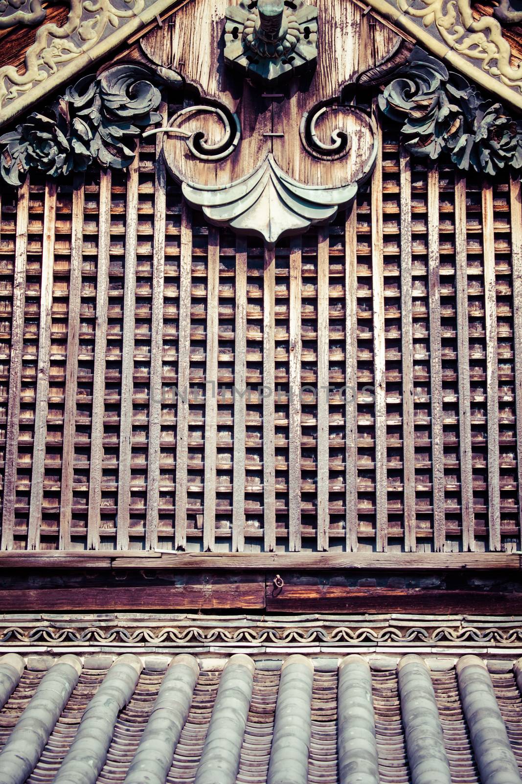 Detail of a japanese roof  by mariusz_prusaczyk