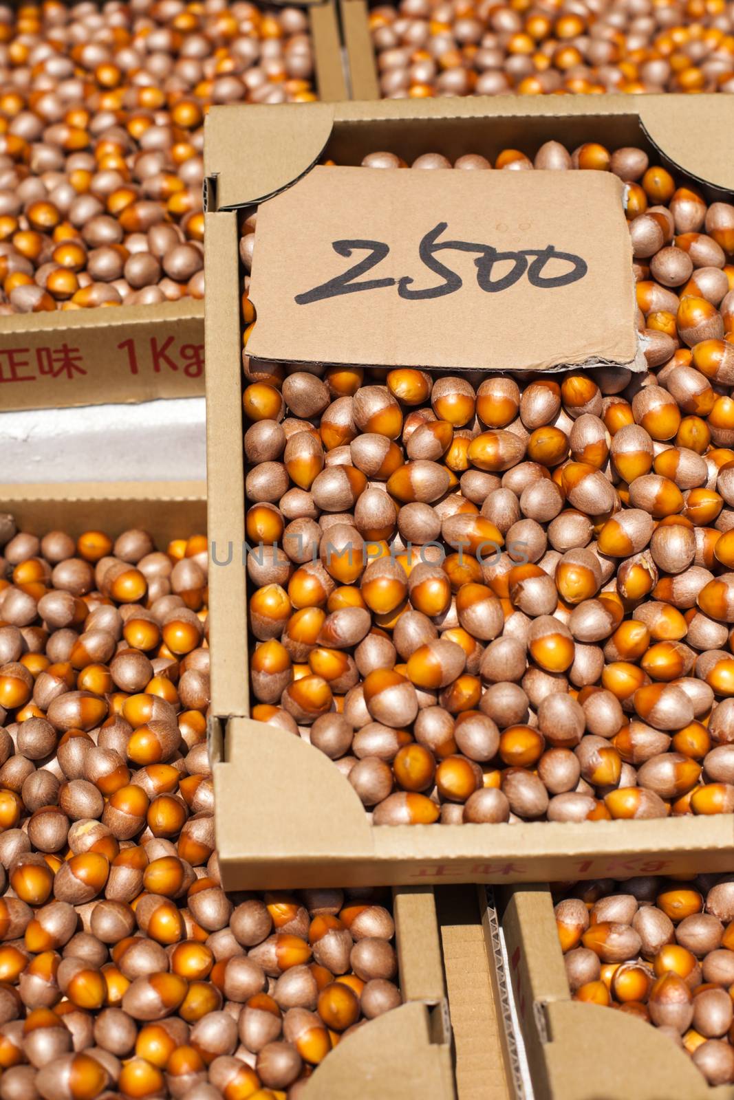 Loose hazelnuts on the market 