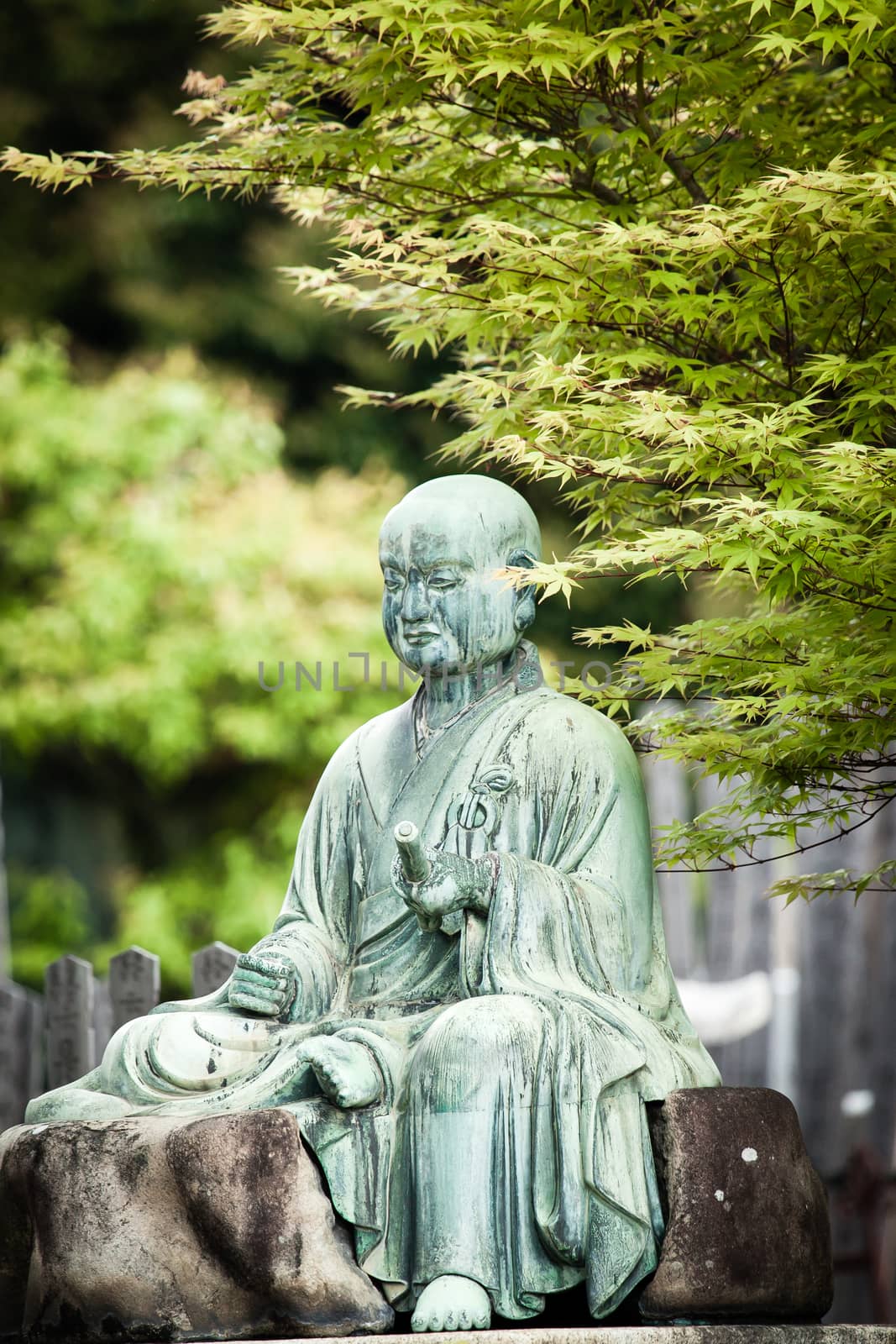 Traditional temple in Kyoto, Japan by mariusz_prusaczyk