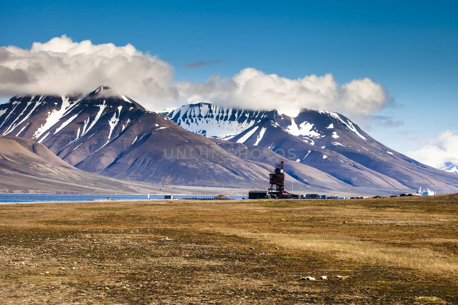 Beautiful scenic view of Spitsbergen (Svalbard island), Norway by mariusz_prusaczyk