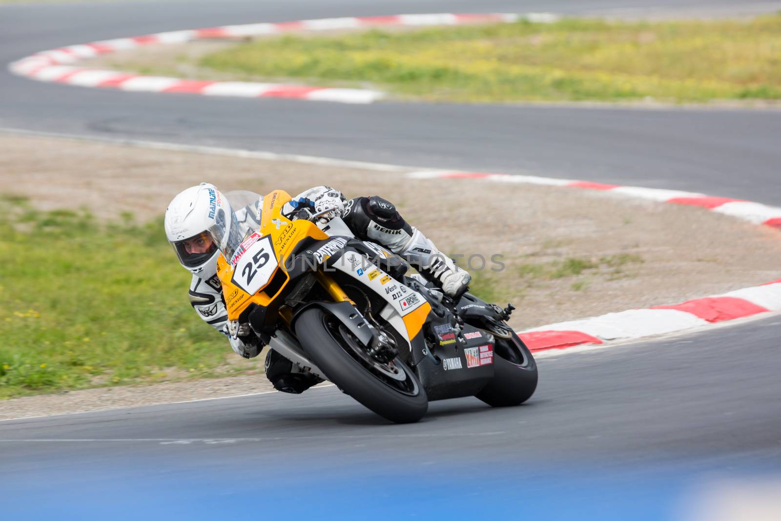 MELBOURNE/AUSTRALIA - OCTOBER 1, 2016: Superbike in the final qualifying round for Saturday at the YMF Australian Superbiike Championshihp Round 6 at Winton Raceway, October 1, 2016.