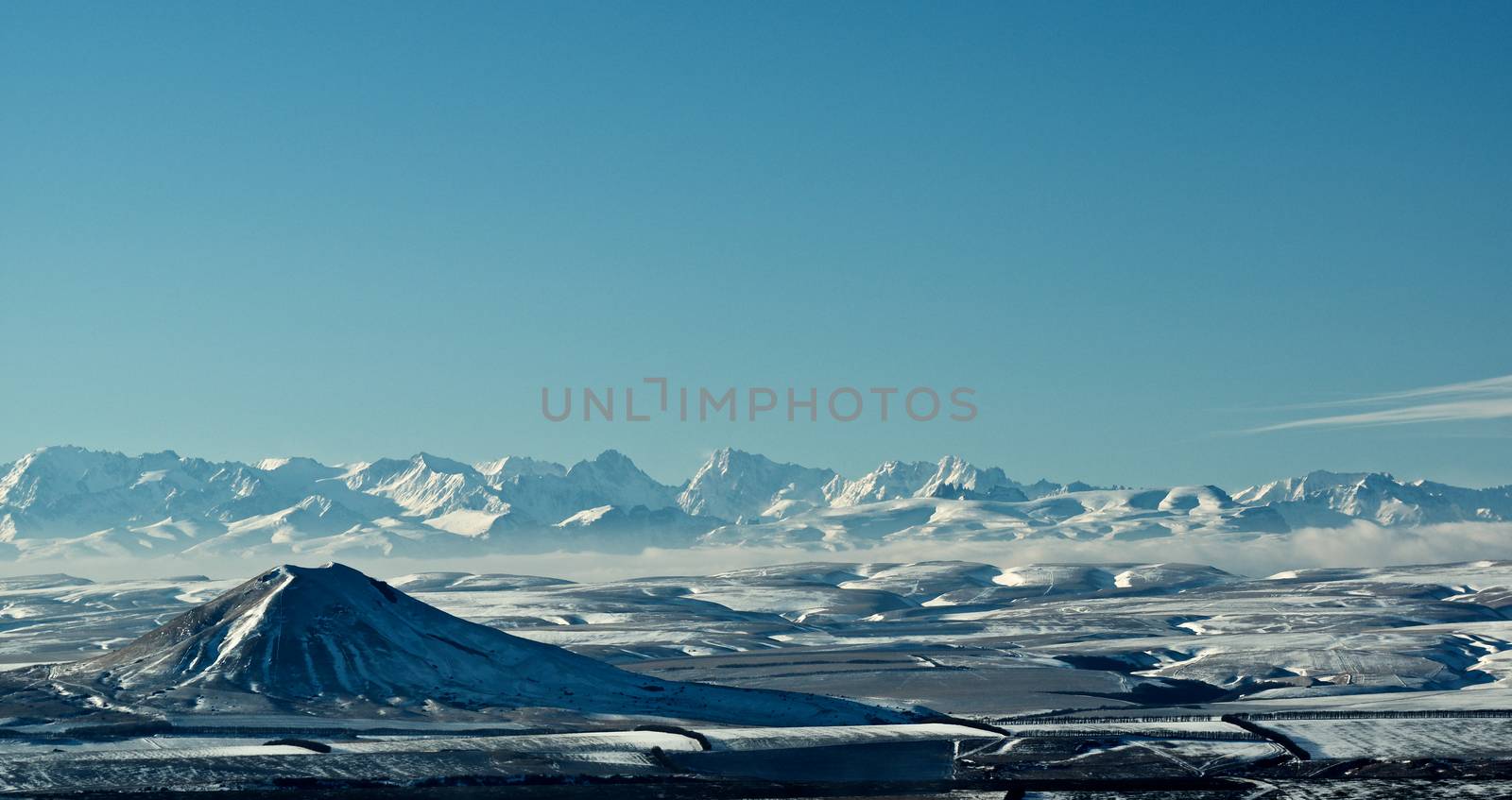 Mountain Peaks of Caucasus by zhekos