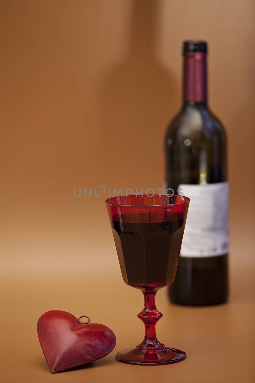  red wine, full glass, tart favorite drink, winemaking bottle background,  bid wedding love romantic  