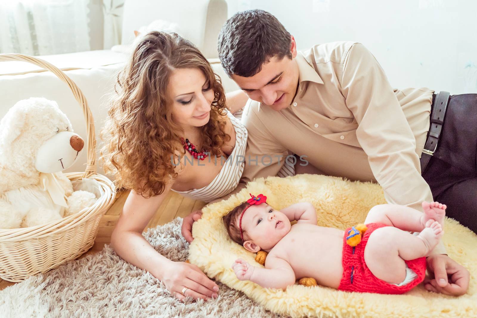 naked baby with her parents by okskukuruza